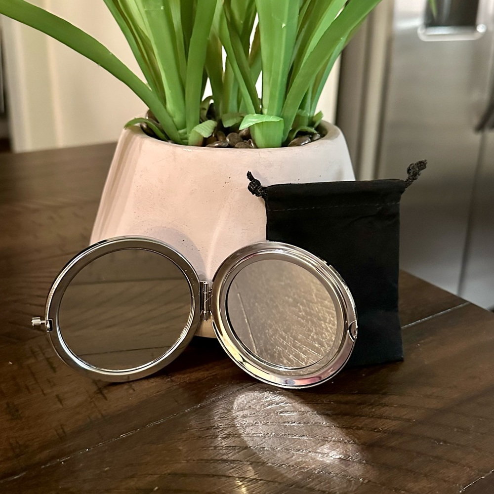 Glam Compact Mirror - Picture 6 of 13